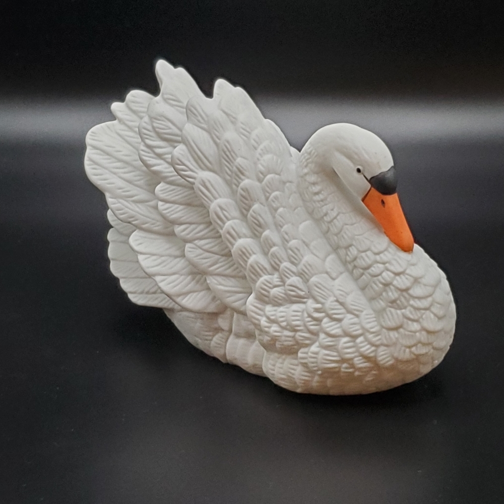 Royal Heritage Taiwan Porcelain Hand Painted Swan 5”